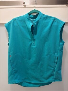 Figs Women’s Oversized Scrub Top